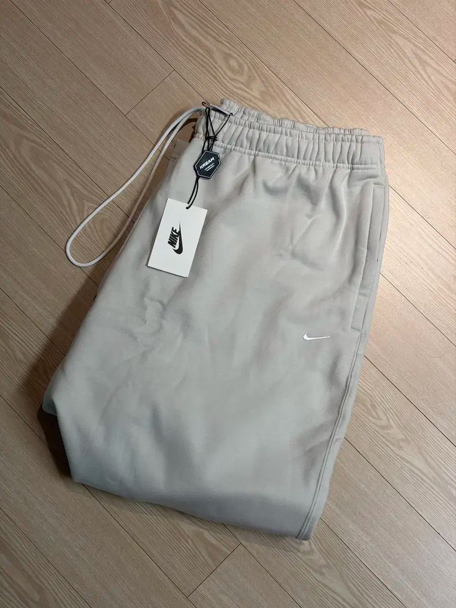 ナイキ ソロスウッシュ NRG パンツ ライトボーン 2 XL