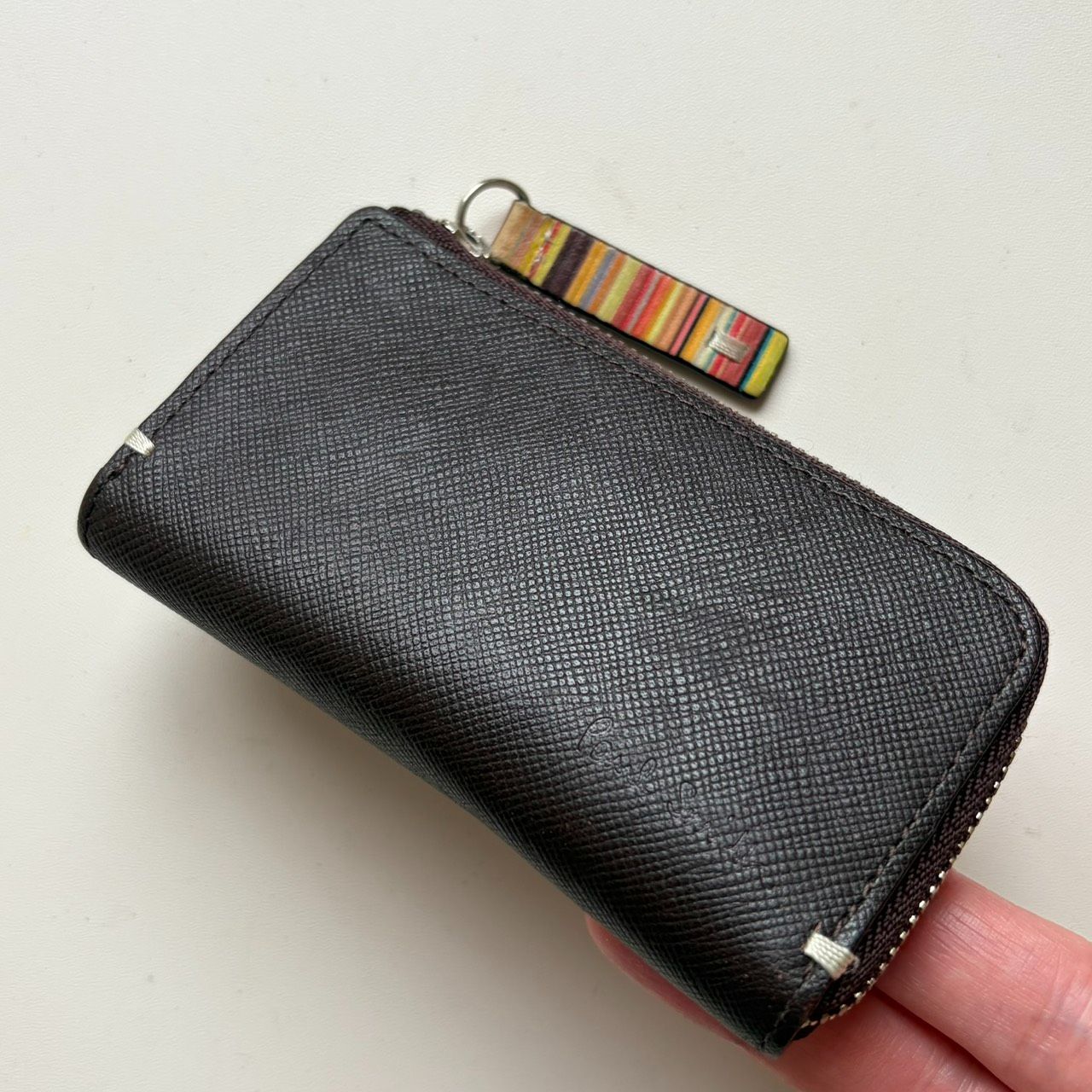 ダークブラウン