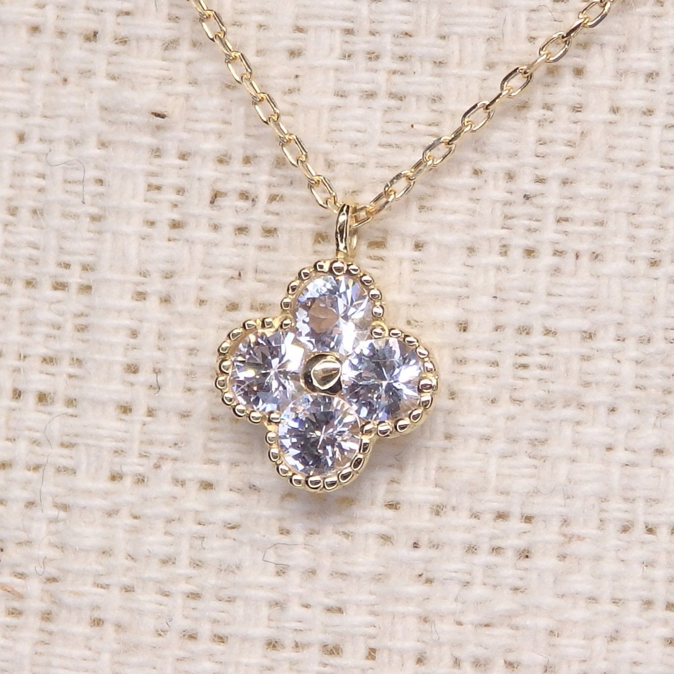 ホワイトサファイア ネックレス チェーン付き Z5386 0.24ct ゴールドK18 四葉 クローバー