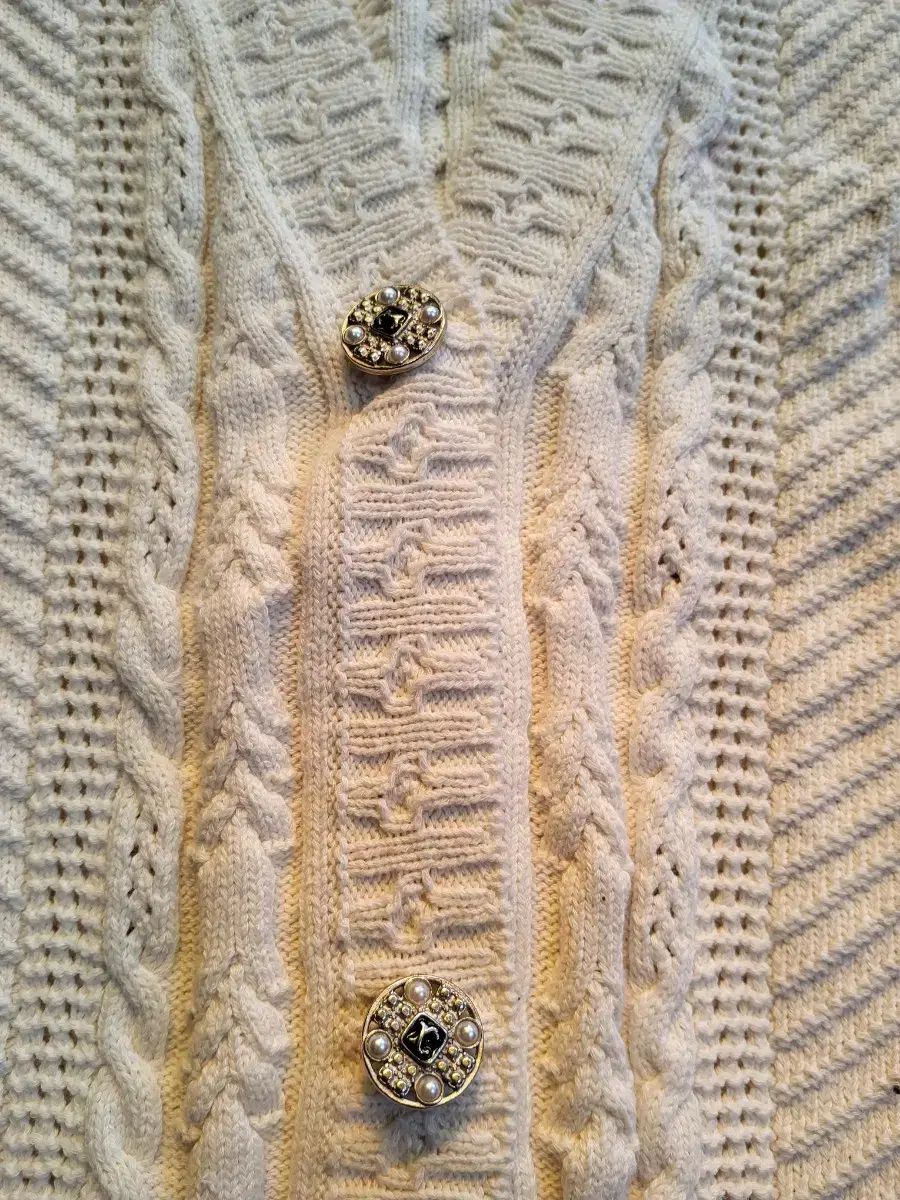 LATTI ケーブル編み ニット ベスト アイボリー