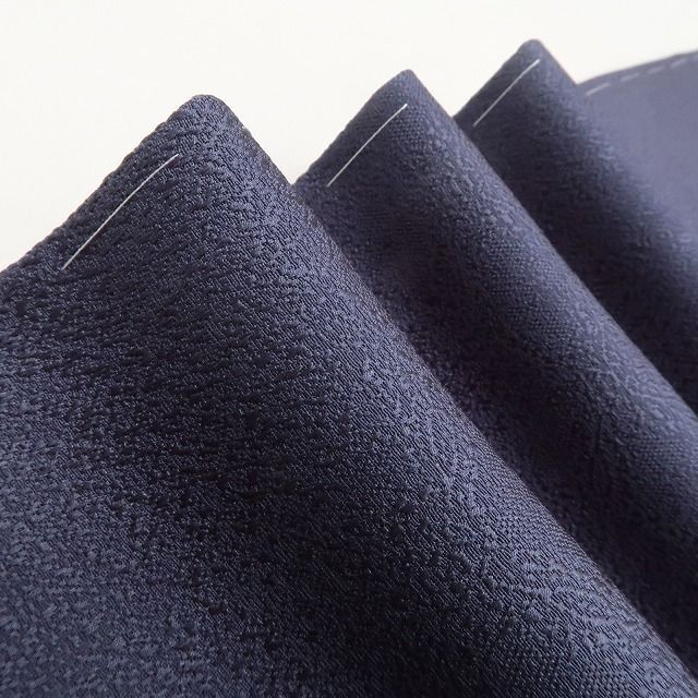 ❁tomihisa❁ さが美謹製 一刀彫 着物 正絹 仕付け糸付 静けさに映える一刀彫の陰影 小紋 色無地 7080