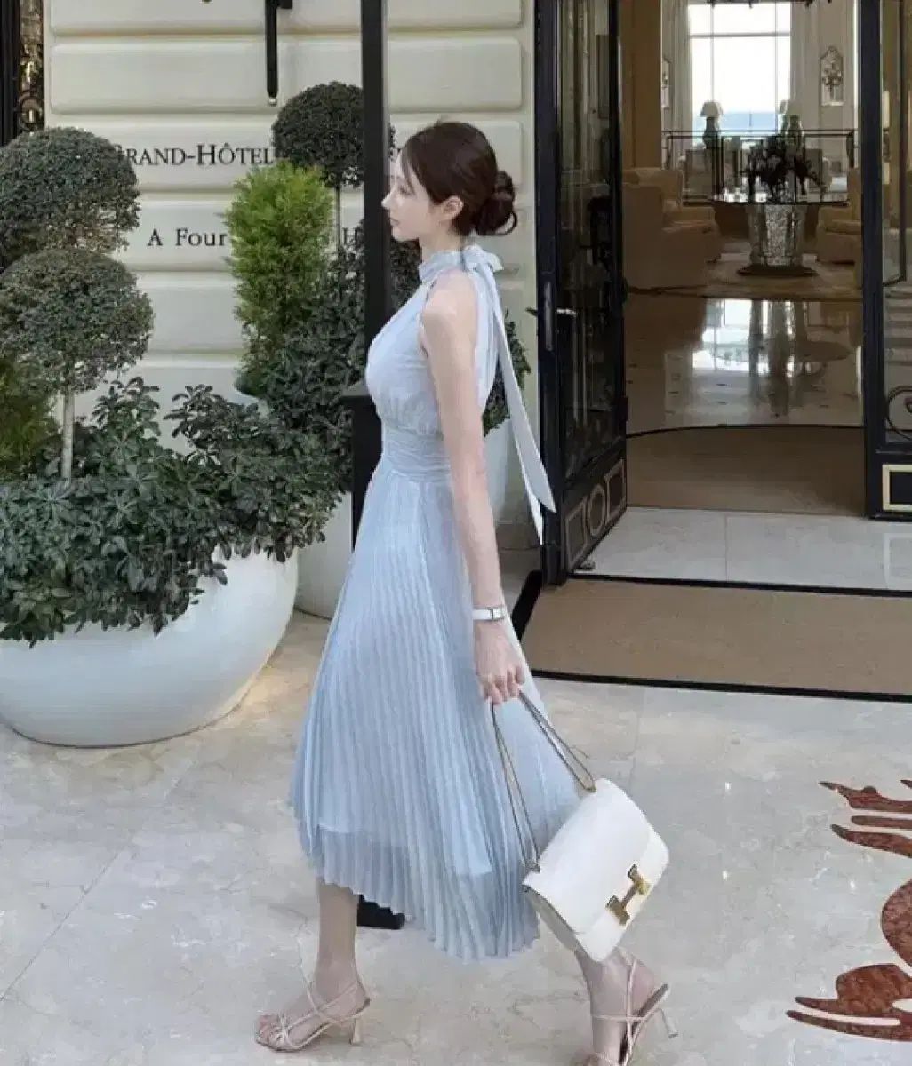 ラベルルブラン シエル ホルターネック グレーブルー S