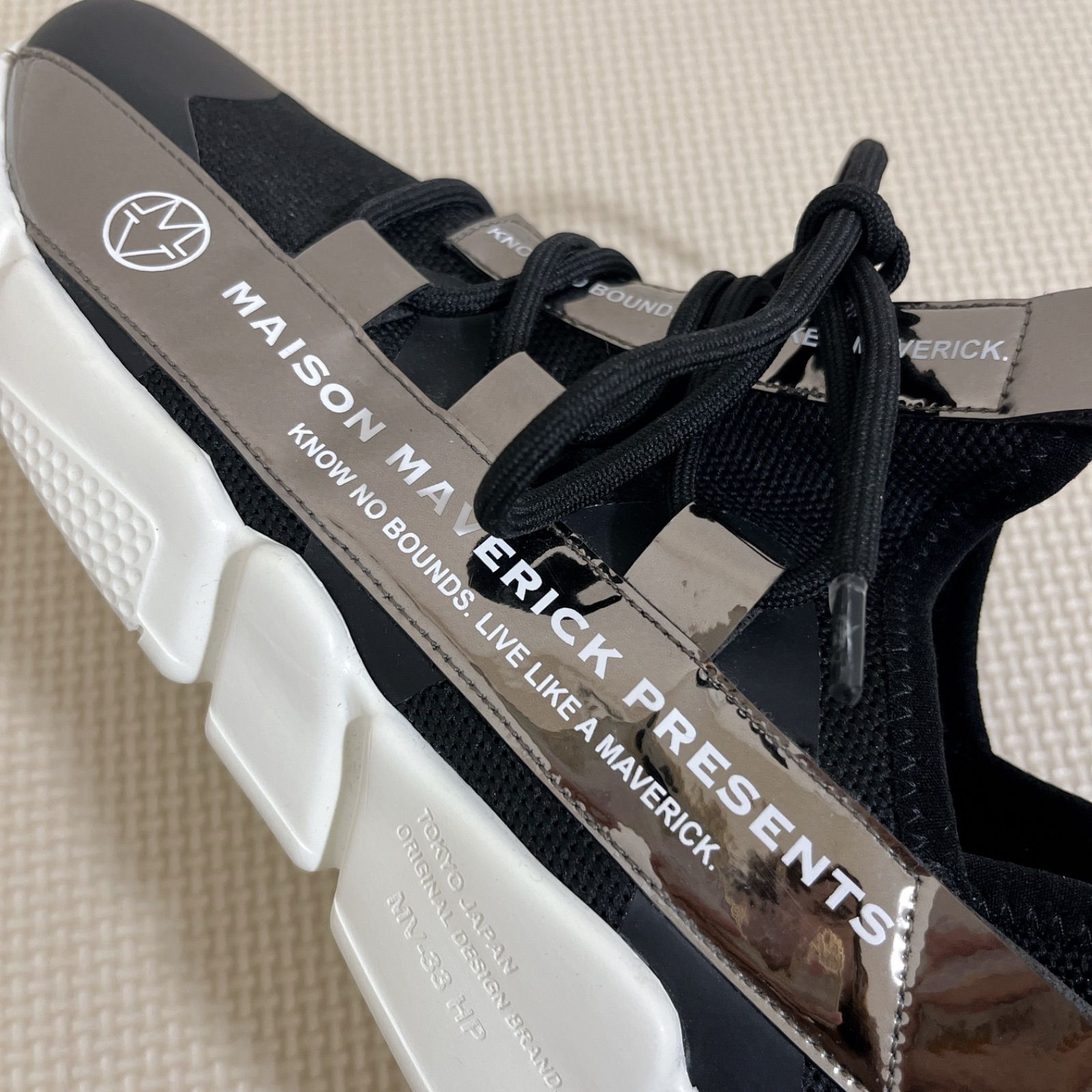 レースアップダッドスニーカー