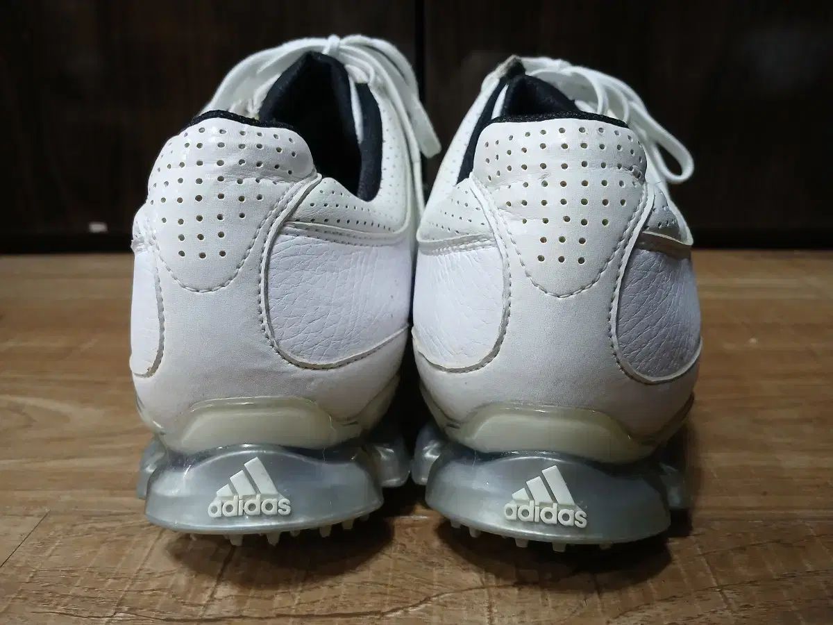 ゴルフシューズ 白