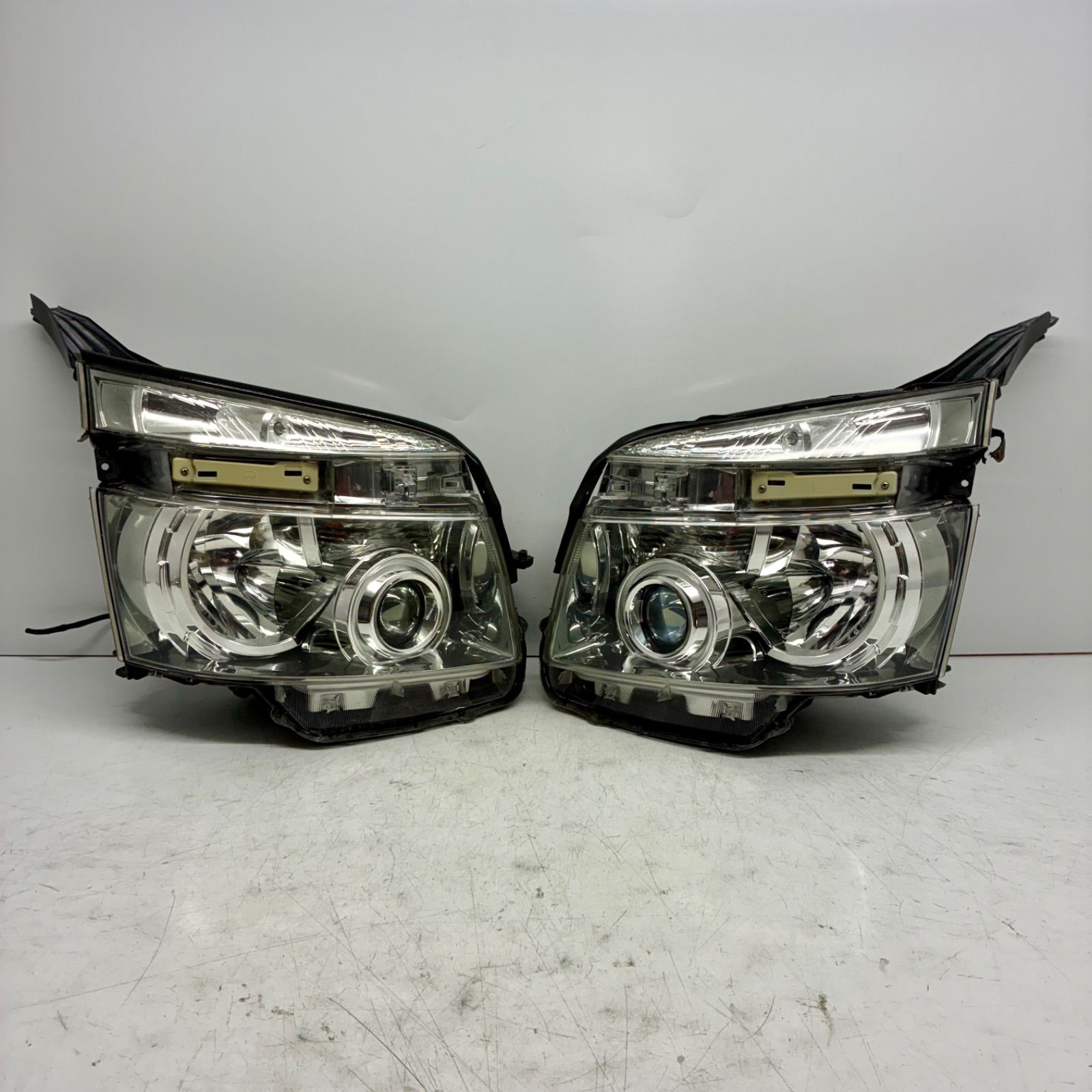 値下げ可能!!【コーティング済】トヨタ ZRR70 ZRR75 70系 ヴォクシー