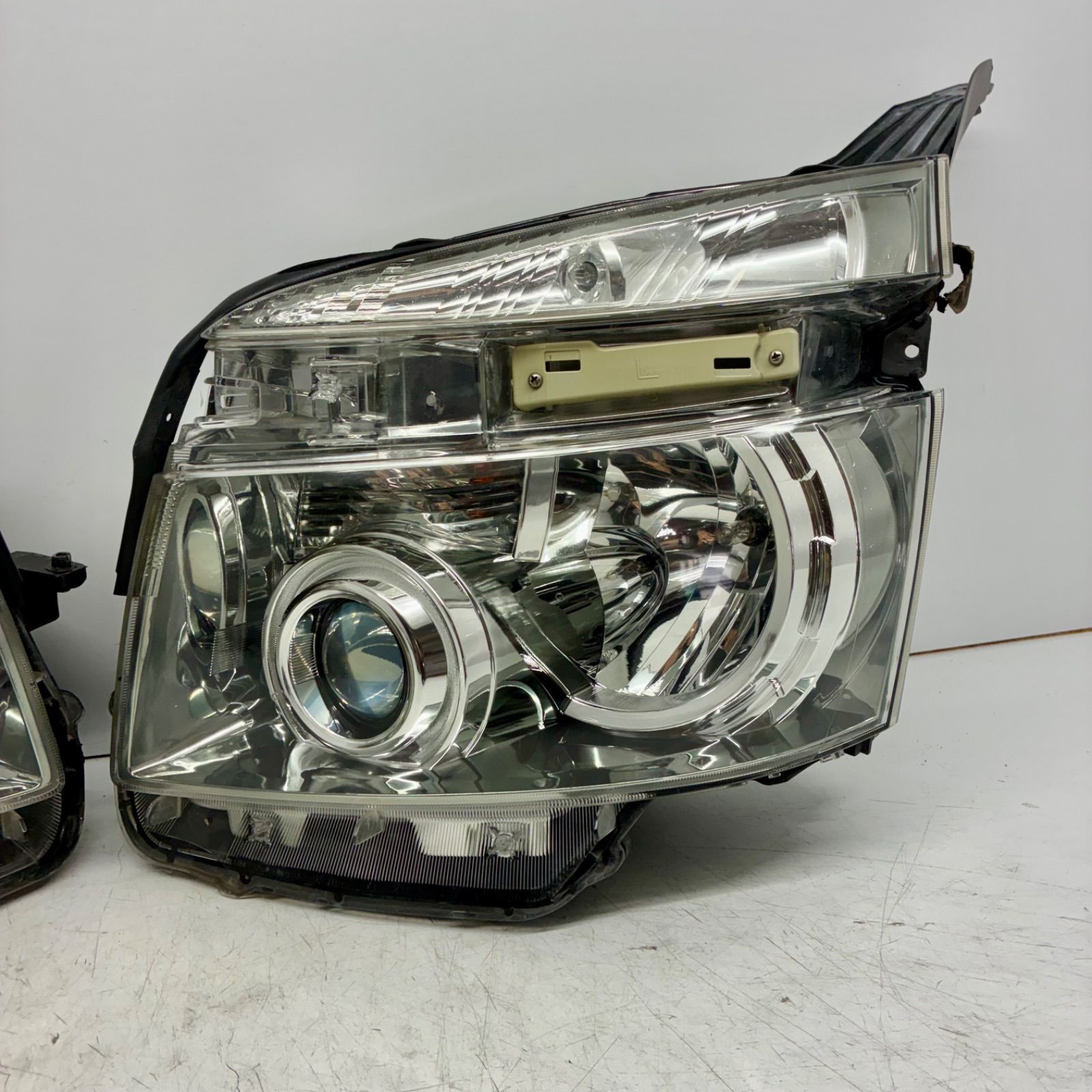 値下げ可能!!【コーティング済】トヨタ ZRR70 ZRR75 70系 ヴォクシー