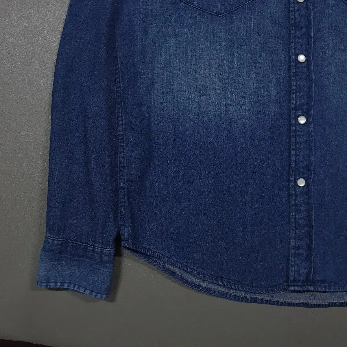 M リーバイス 新モデル Classic ウェスタン ポケット ボタン デニムシャツ インディゴ KARIMZIABAT_FR