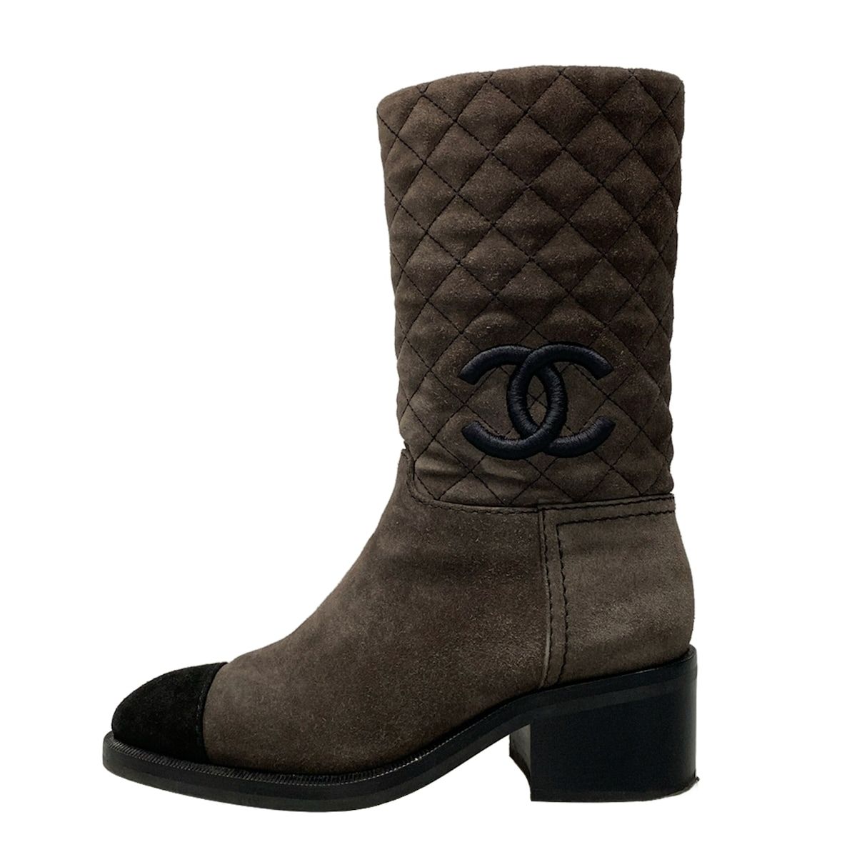 CHANEL シャネル ブーツ 35 1 2 C レディース - G38158 ダークブラウン×黒 刺繍 ココマーク マトラッセ
