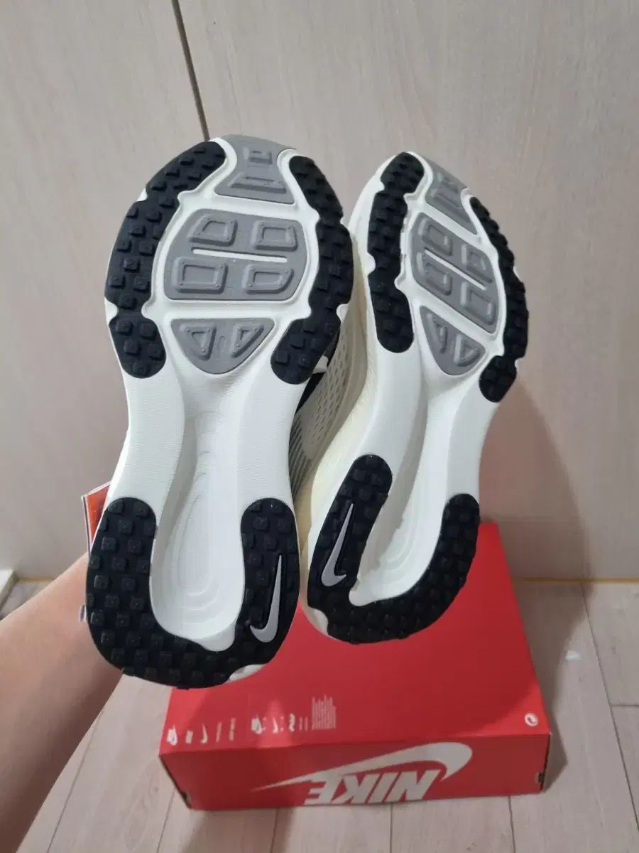 NIKE ナイキ ズーム ボメロ 18 ランニング スニーカー 235