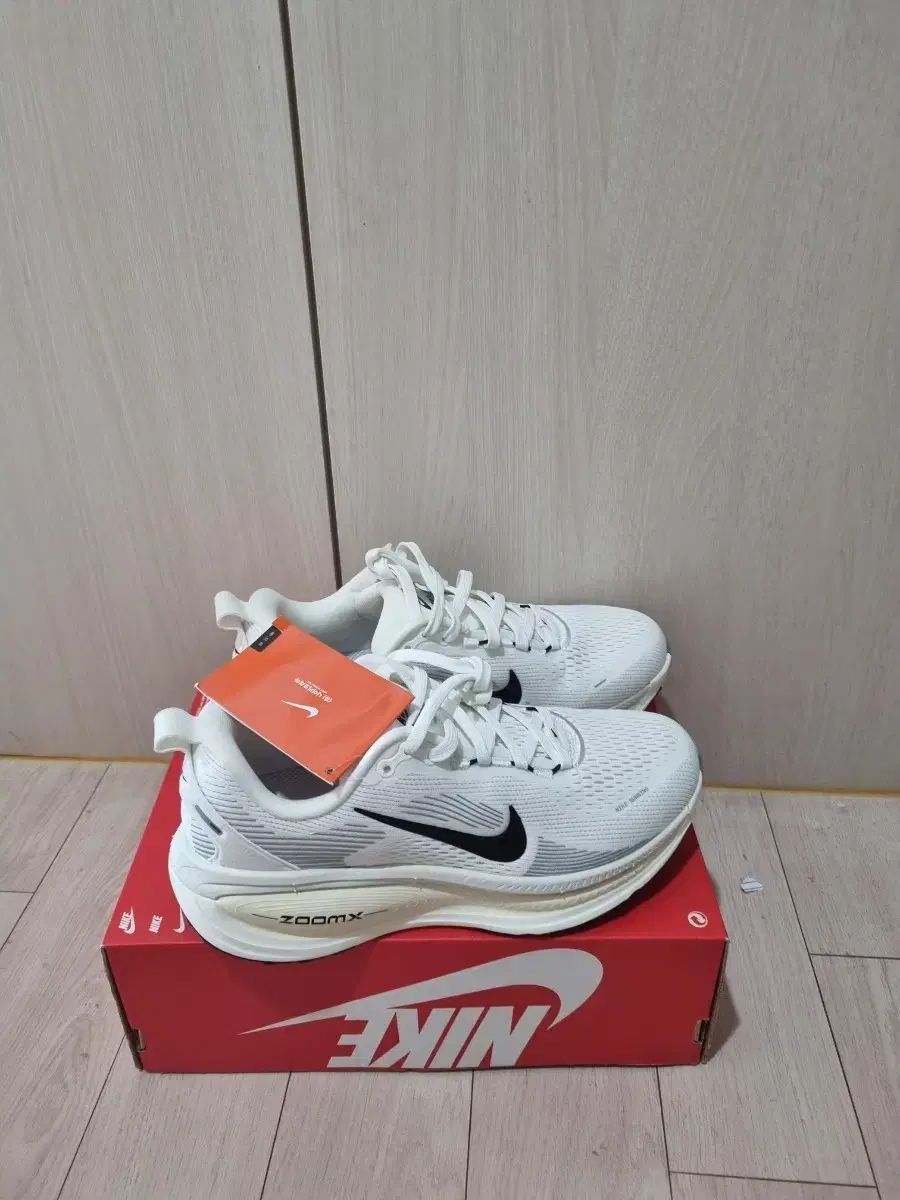 NIKE ナイキ ズーム ボメロ 18 ランニング スニーカー 235