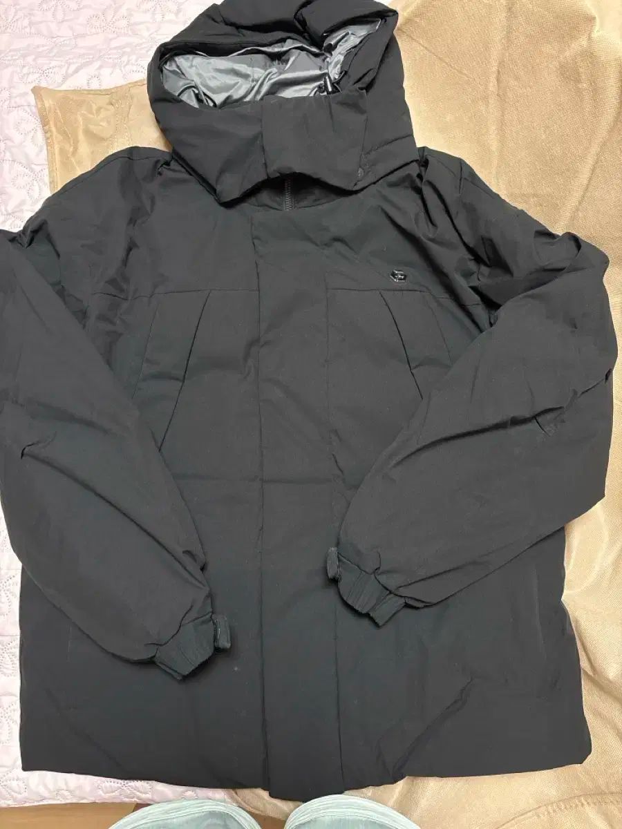 ブラック ダウン アウター フード型