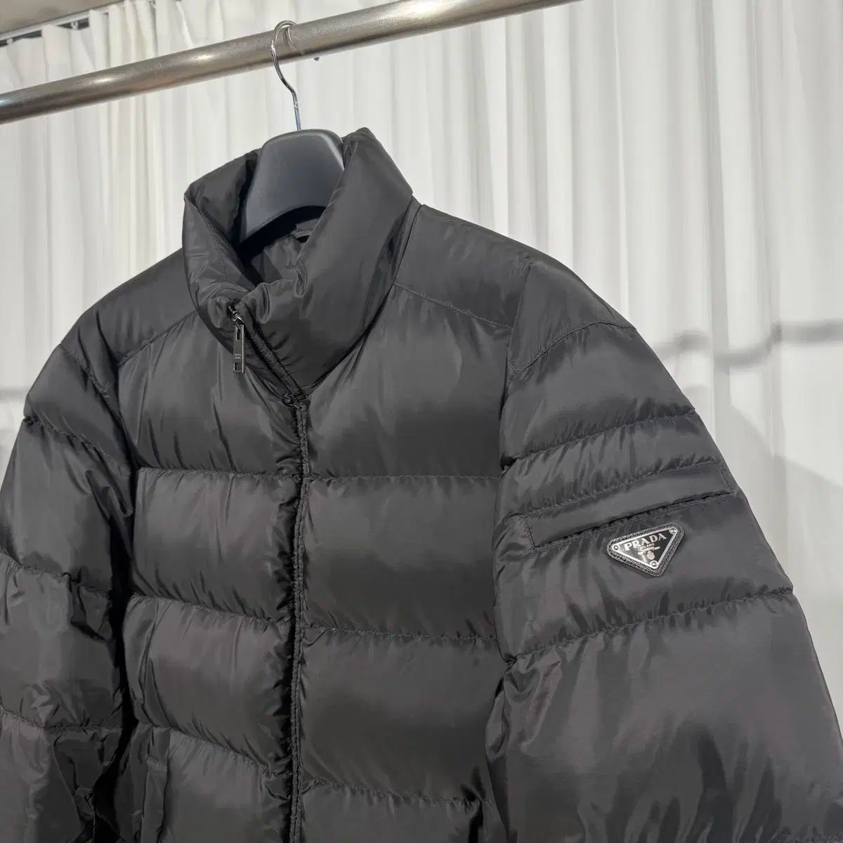 110 PRADA プラダ 三角ロゴ リナイロン ダウン