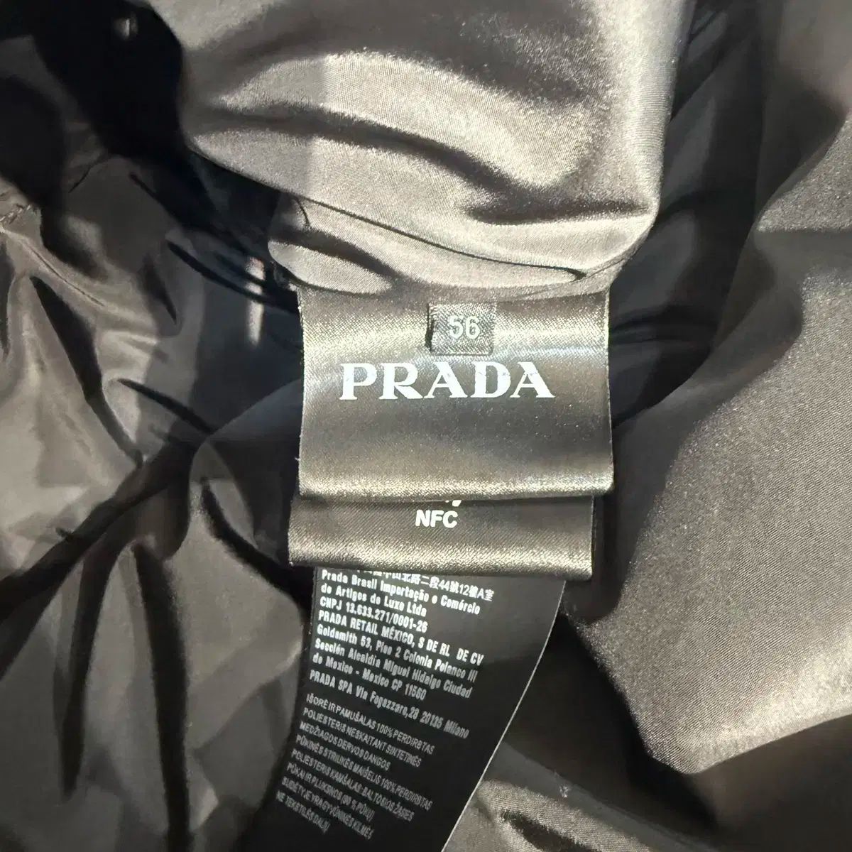 プラダ 三角ロゴ