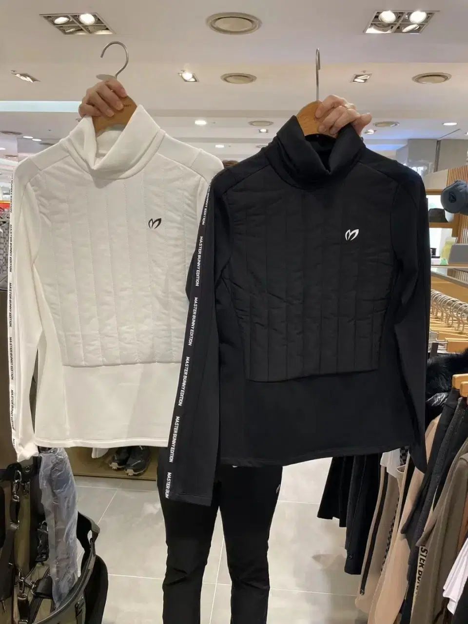 マスターバニーエディション レディースゴルフ トップス