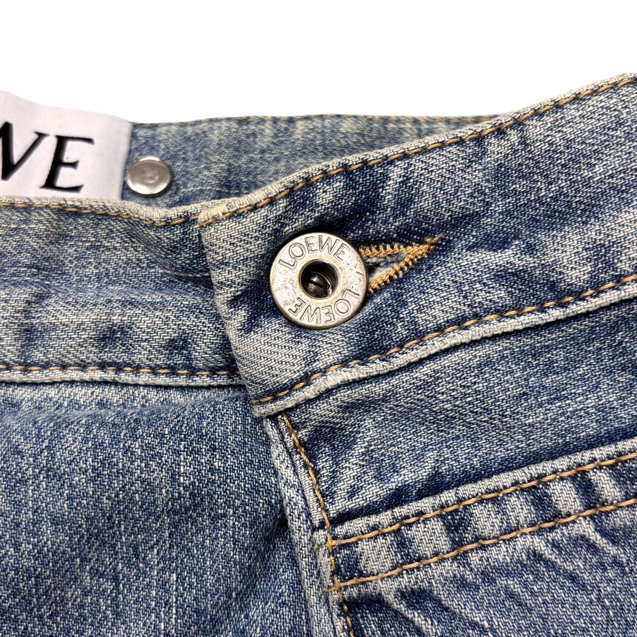 LOEWE ロエベ ロゴレザーパッチクロップド デニムパンツ D2292310IB DECORATOM_COM_BR