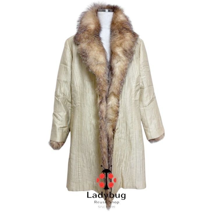 シャンパンベージュ