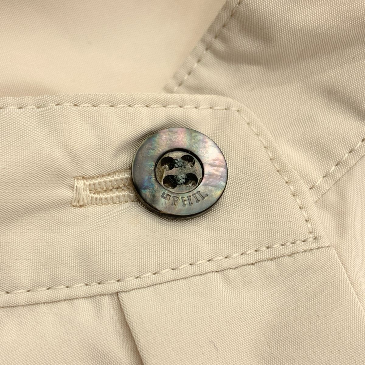 オフホワイト系