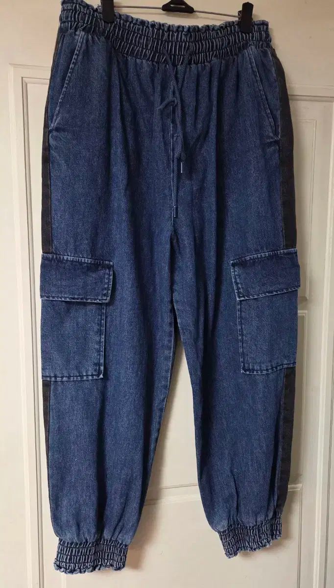 ラッキーシュエトゥ デニム ジョガーパンツ