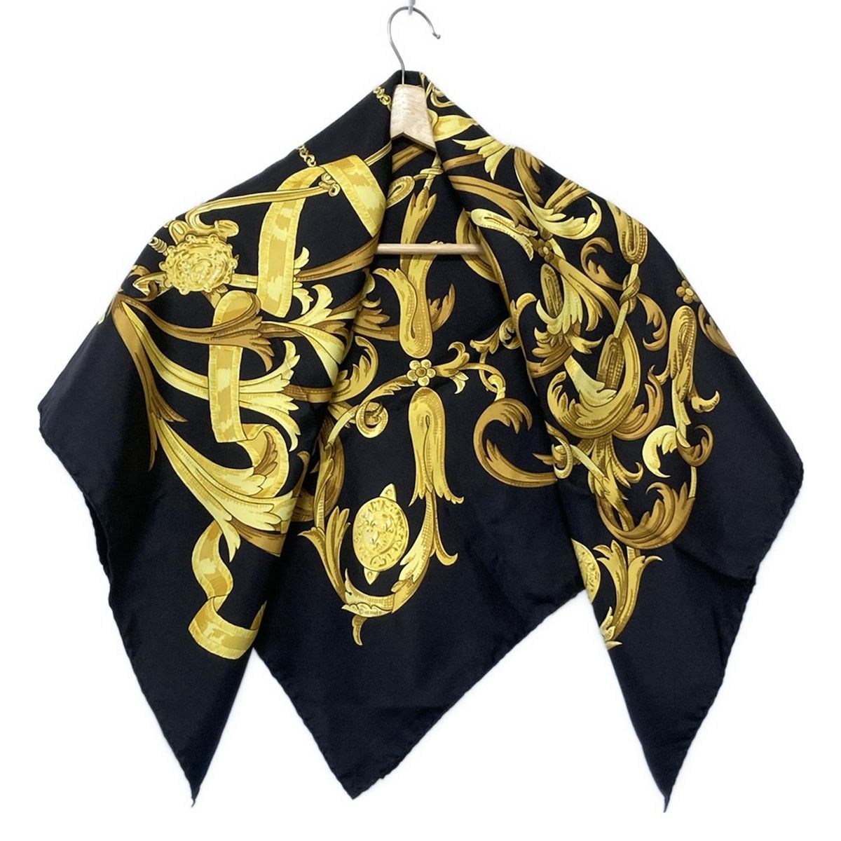 HERMES エルメス スカーフ カレ90 黒×ゴールド LE MORS A LA CONETABLE