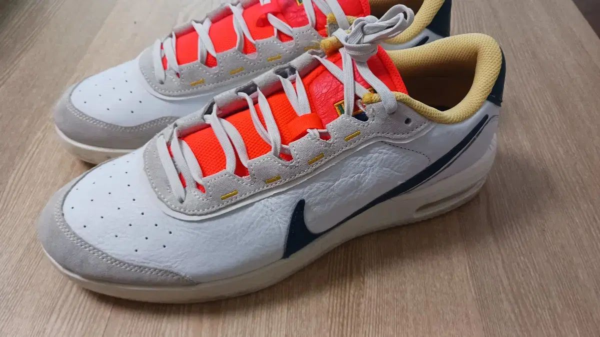 ナイキコート エア マックス ベイパー ウィング 白 青 テニスシューズ 275