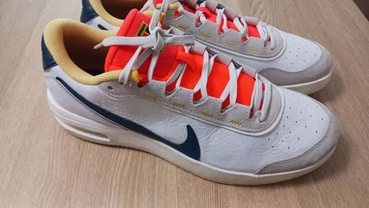 ナイキコート エア マックス ベイパー ウィング 白 青 テニスシューズ 275