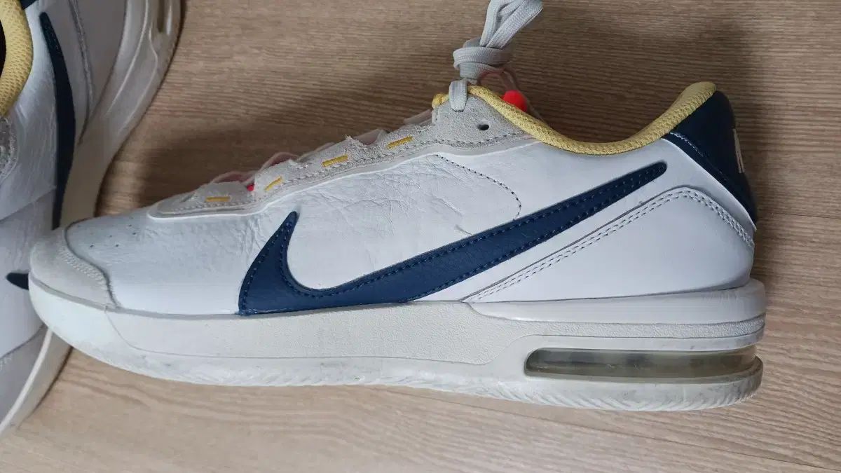 テニスシューズ 275