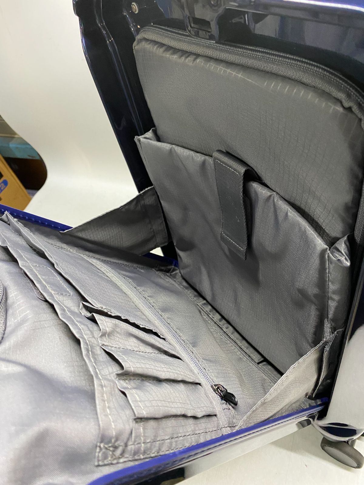 キャスター付き スーツケース36L