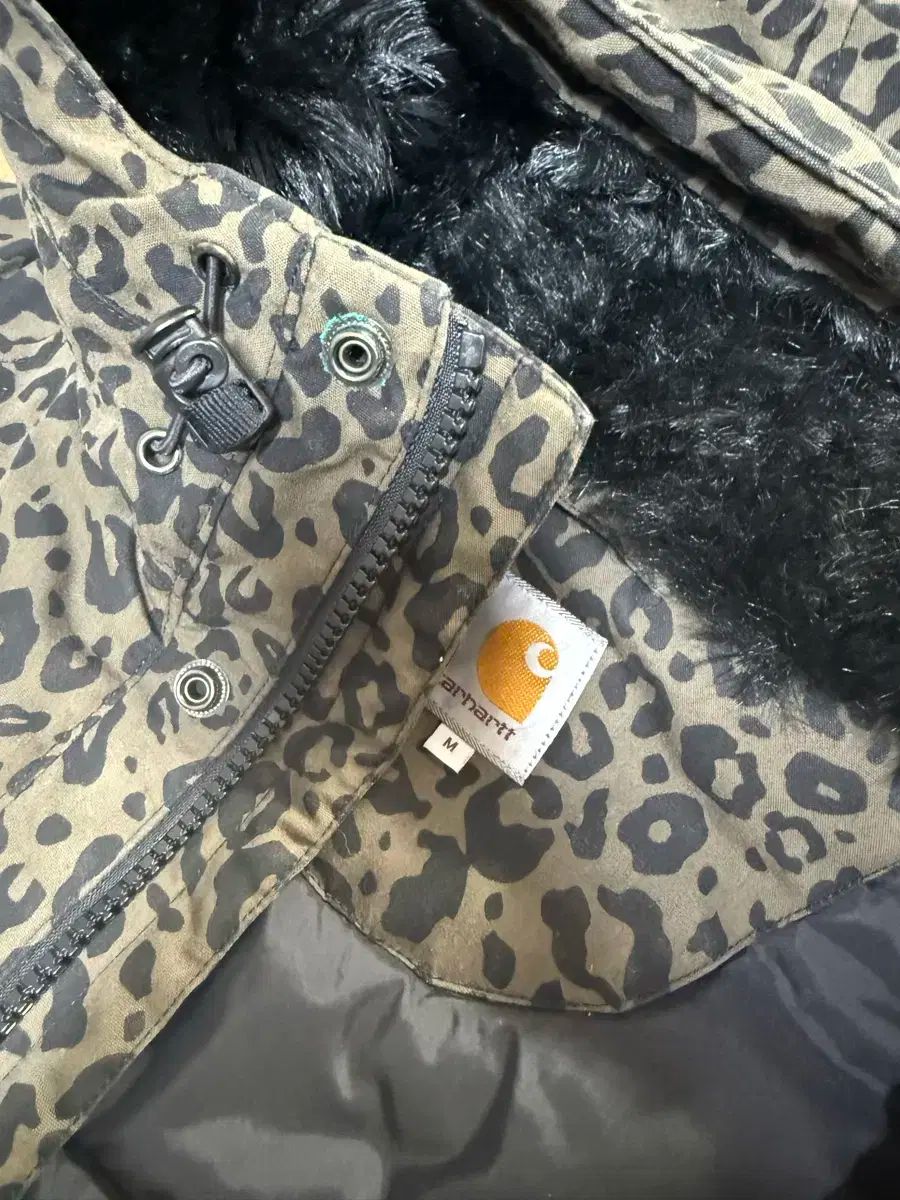 Carhartt カーハート レオパード ヒョウ柄 ダウン アウター