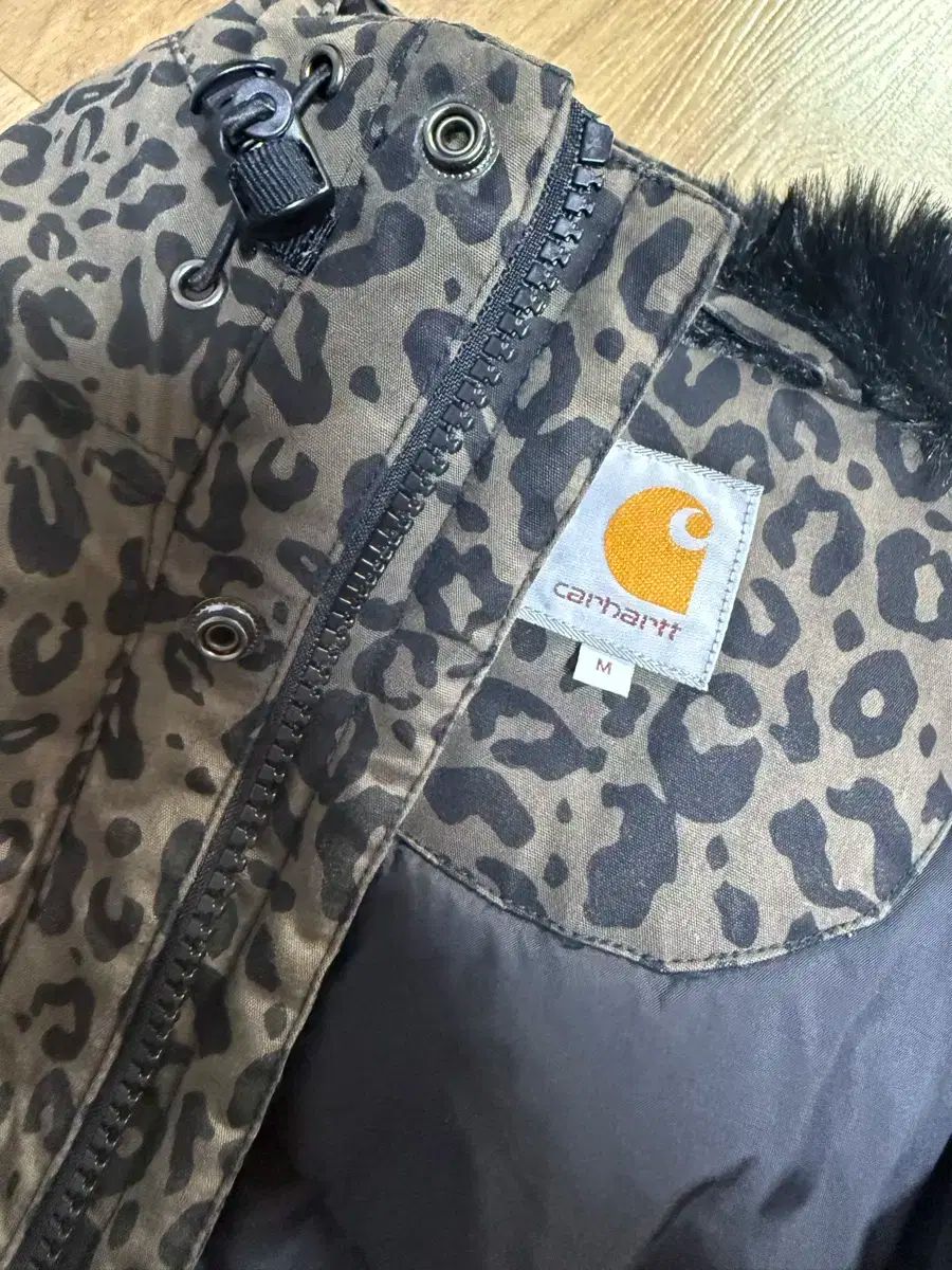 Carhartt カーハート レオパード フード ダウン ジャケット