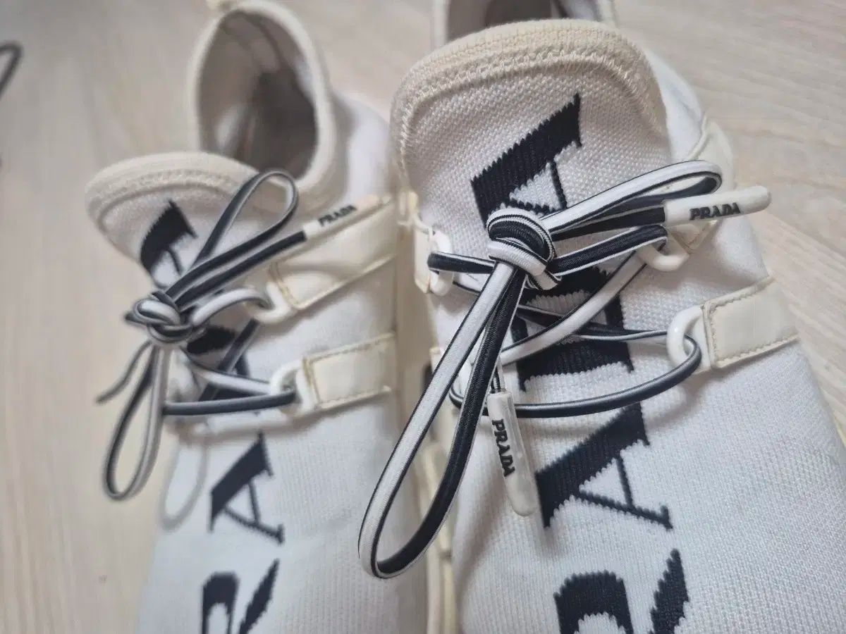 プラダ スニーカー