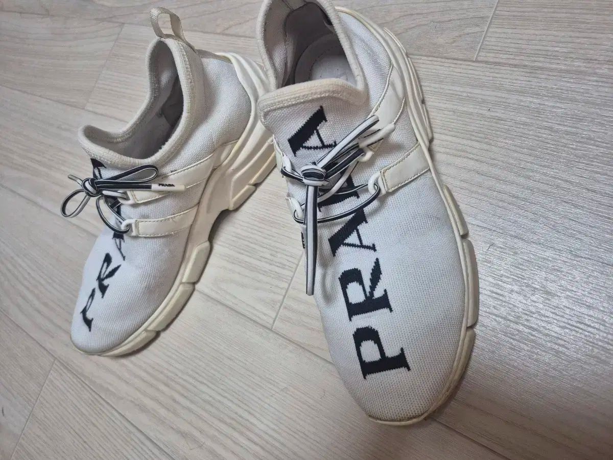 PRADA プラダ スニーカー 235