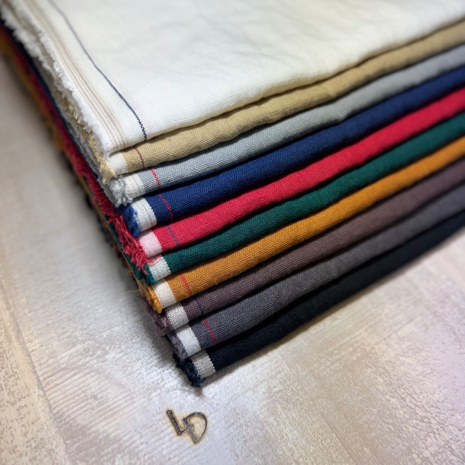 洗いたてリネン生地 １０色セット ５０cm×布巾 ２５番手リネン100％の麻生地セルビッチ両耳ラインリネン 湯洗いタンブラー仕上げ 水通し不用リネン 先染め リネン リネンドルチェ