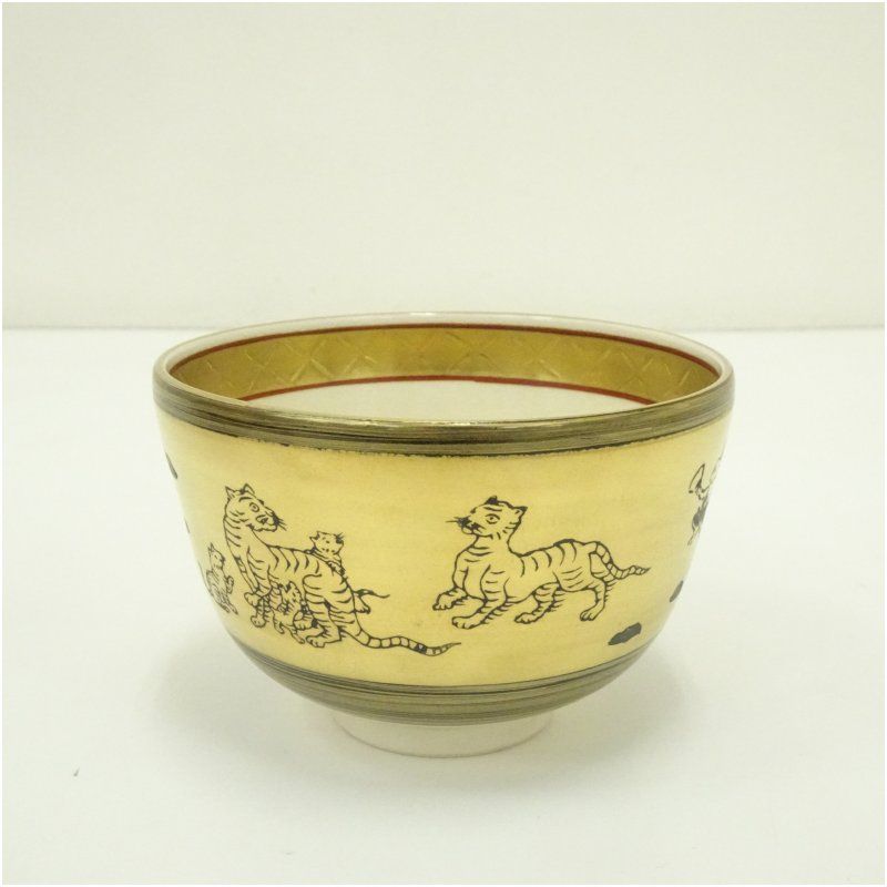 京焼 上山善峰造 金地鳥獣戯画寅茶碗 共箱 茶道 抹茶 おしゃれ 抹茶茶碗 抹茶碗 和食器 レトロ 茶器 骨董 茶わん 茶会 茶の湯