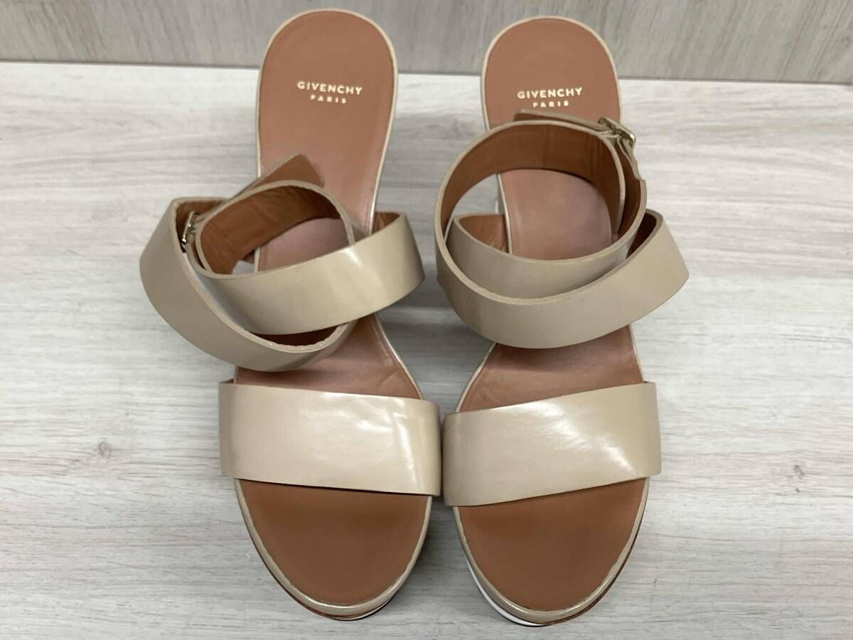 ストラップサンダル