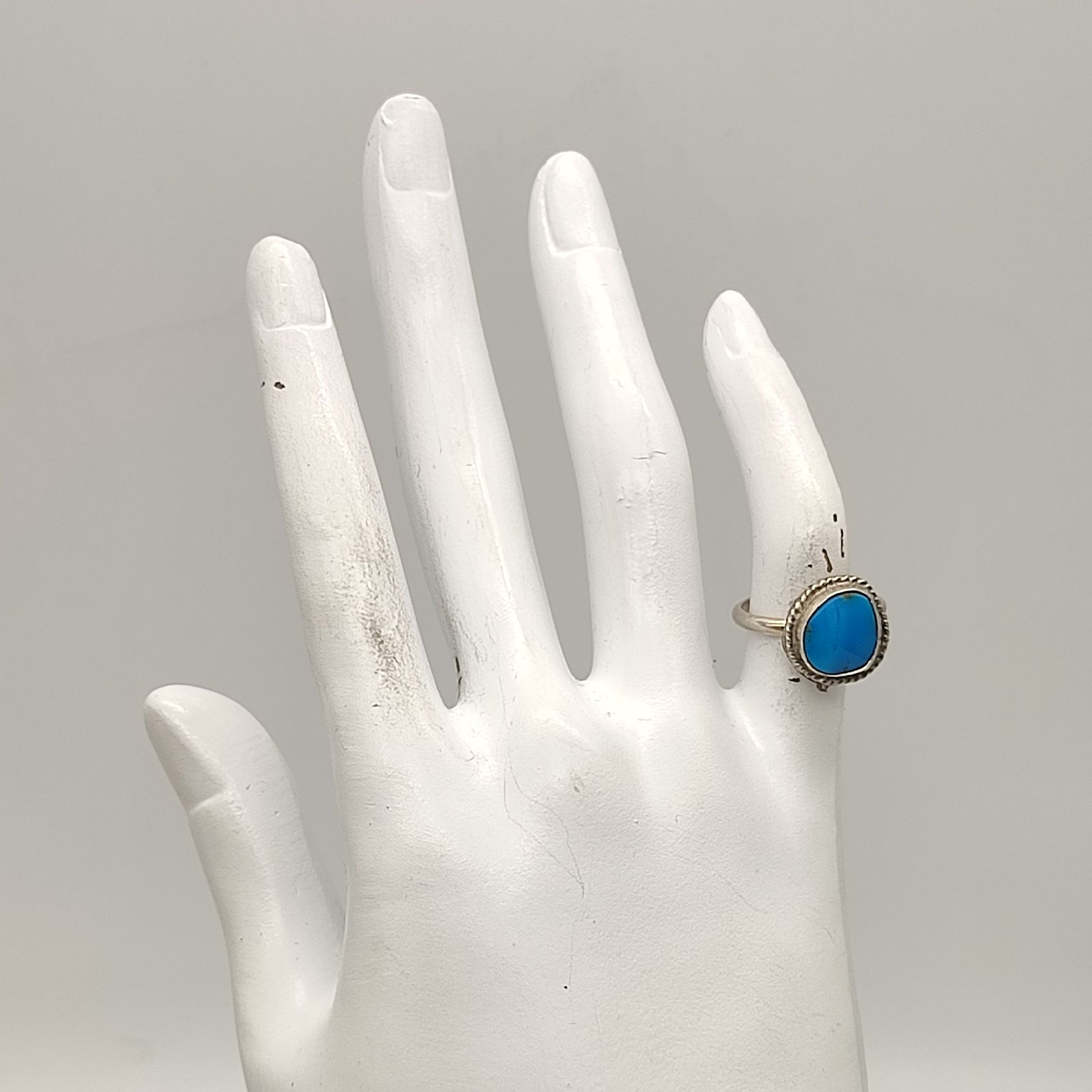 【 新品 未使用 】ターコイズリング ユニークデザイン ターコイズデザインリング 7号 - メルカリ