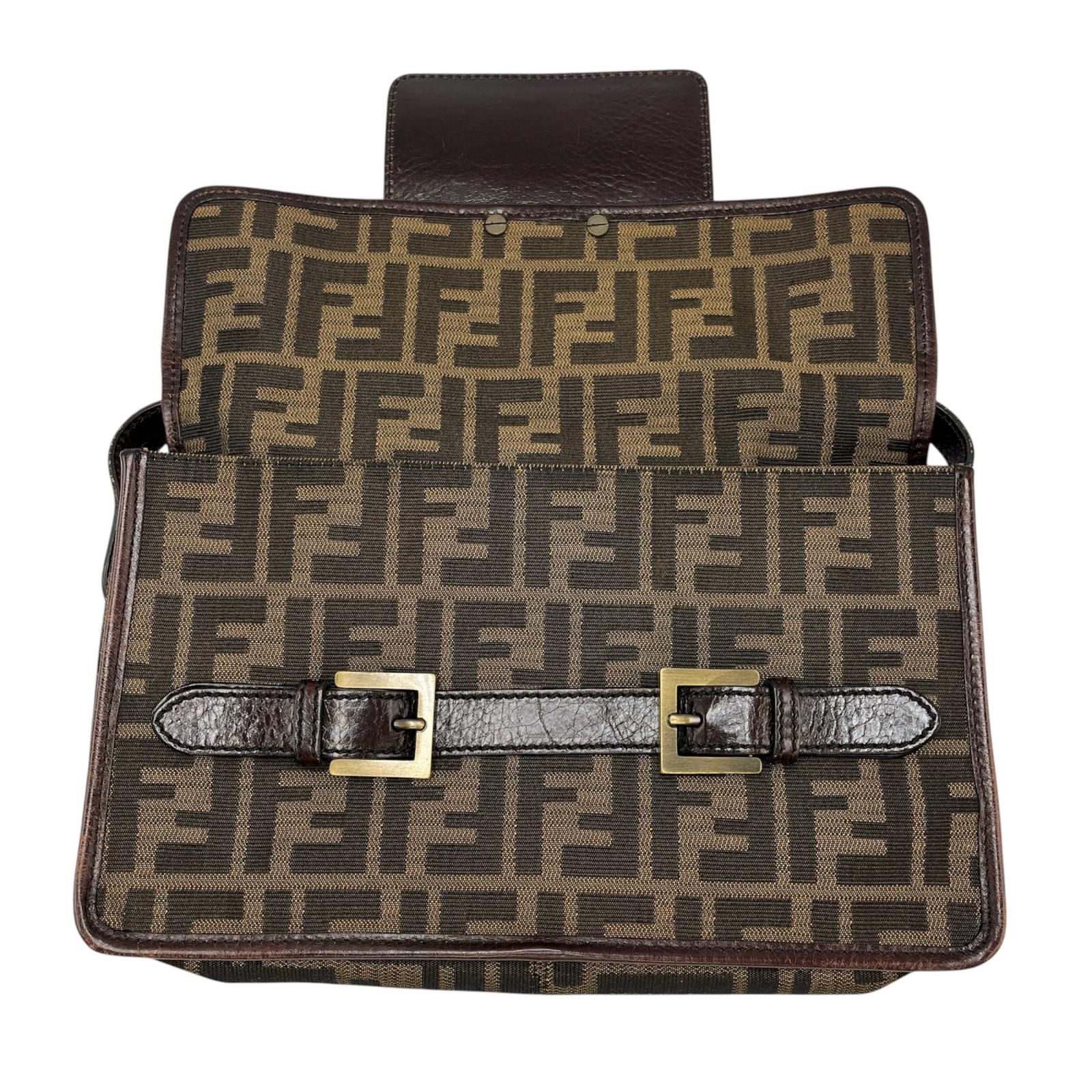 フェンディ FENDI ショルダーバッグ ズッカ ベルトモチーフ ワンショルダー キャンバス レザー レディース DECORATOM_COM_BR