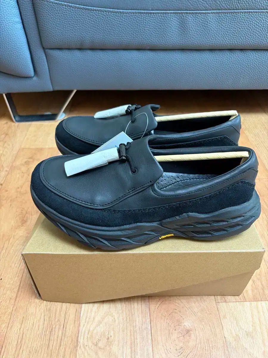 ホカ スピード ローファー ブラック OG