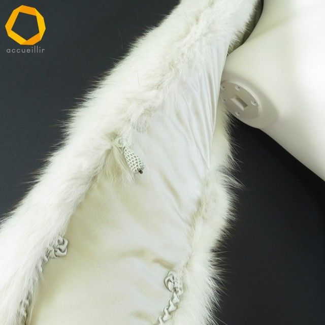 オフホワイト系