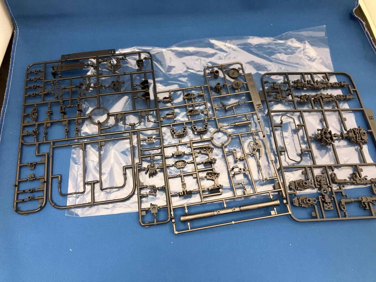 現状品 プラモデル バンダイ 1 144 MS-06F ザクⅡ リアルタイプカラーVer. RG 「機動戦士ガンダム」 EXPO