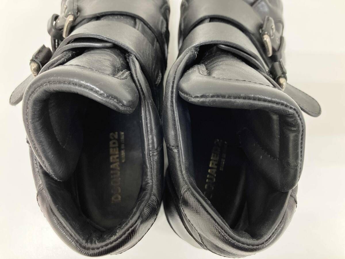 ブラック スニーカー