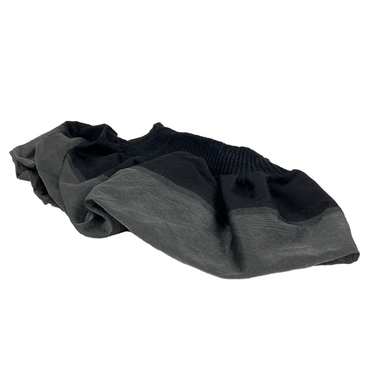 ISSEYMIYAKE イッセイミヤケ マフラー - 黒×ダークグレー スヌード