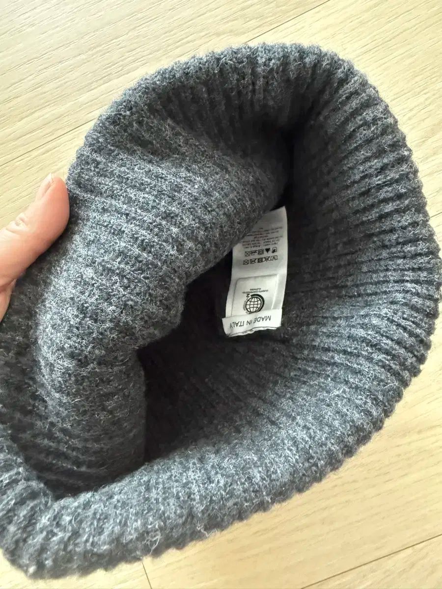 GANNI ガニー ロゴ パッチ リサイクル ウール ブレンド ビーニー チャコール