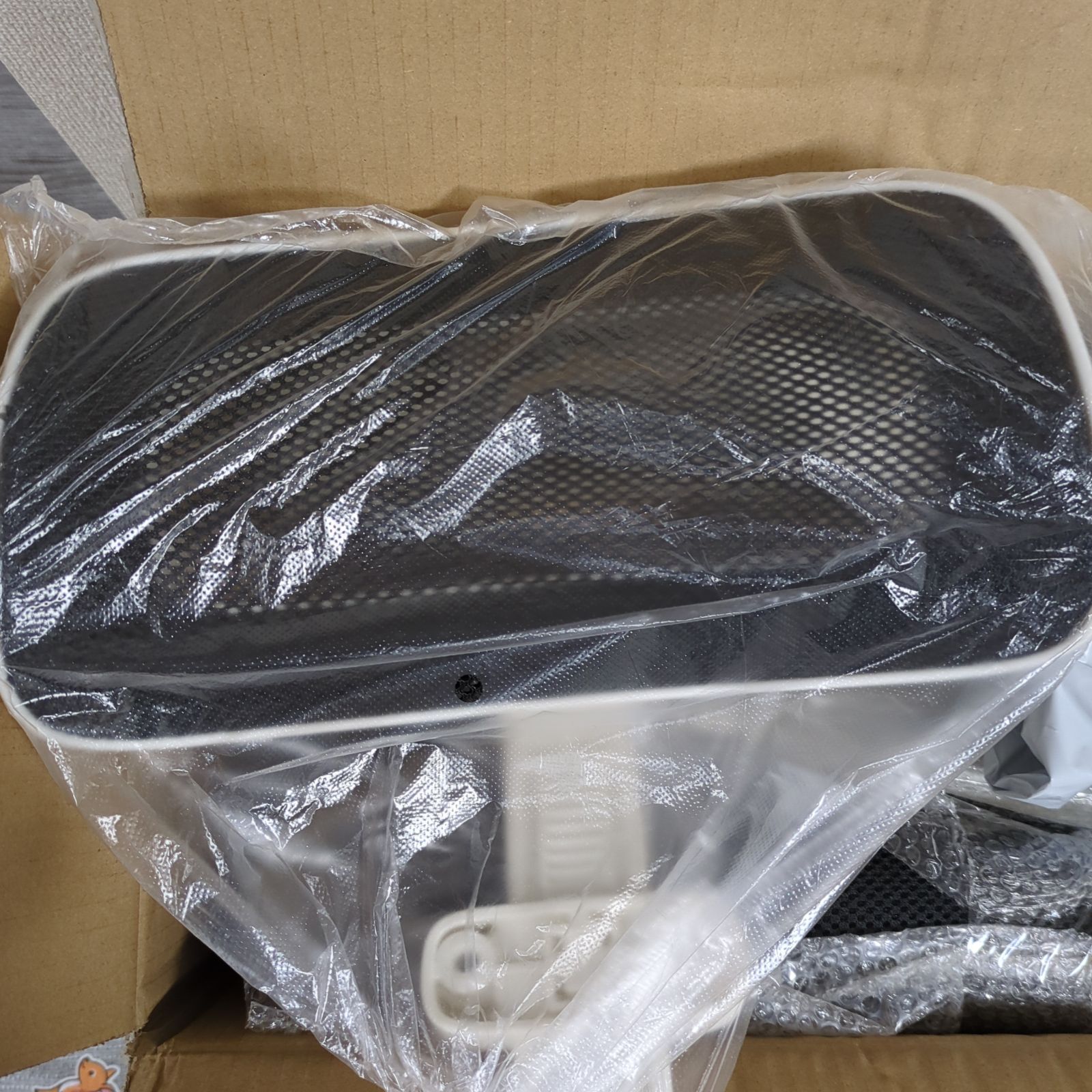 オフィスチェア 人間工学設計 ランバーサポート リクライニング メッシュ 跳ね上げ式アーム テレワーク 勉強椅子 デスクチェア ホワイト 快適 通気性 在宅勤務 長時間作業 腰痛対策 疲れにくい ホワイト×ブラック オフィスチェア 通気性メッシュ MARWIL-DEMENAGEMENTS_CH