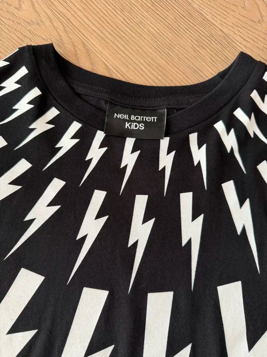 ニール バレット キッズ 雷 プリント ブラック 長袖 Tシャツ 14 y