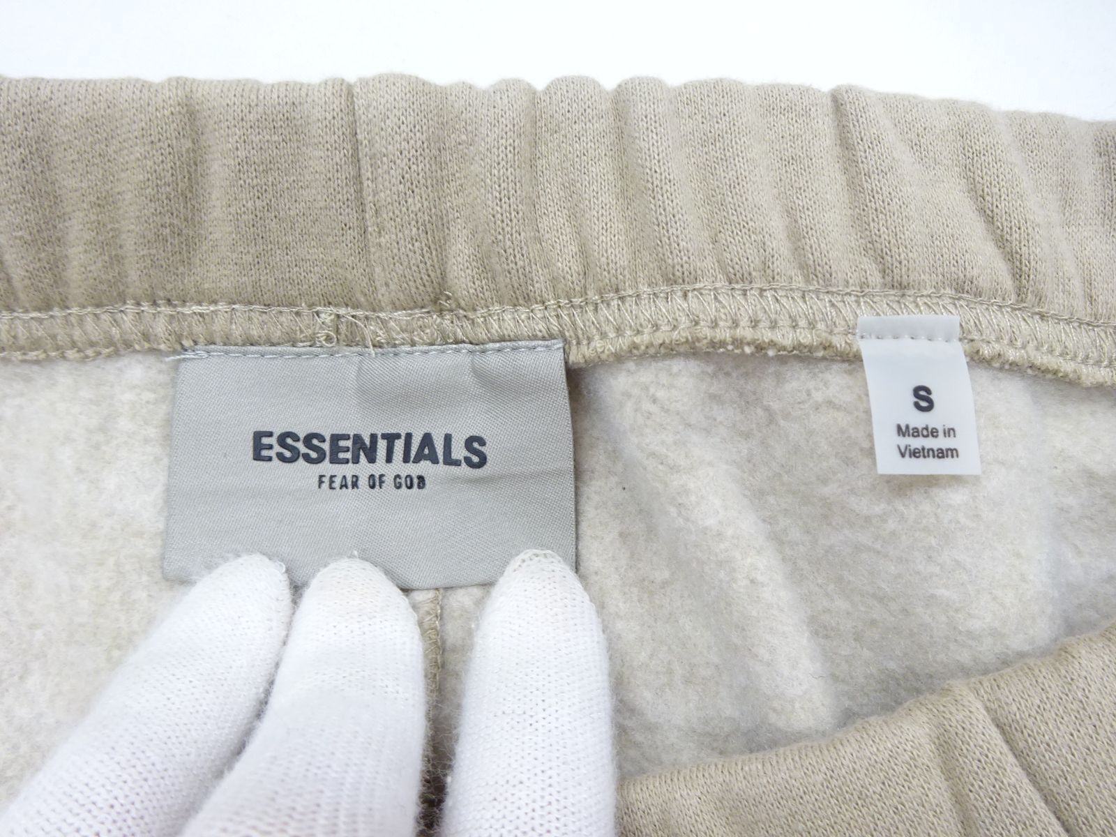 エッセンシャルズ