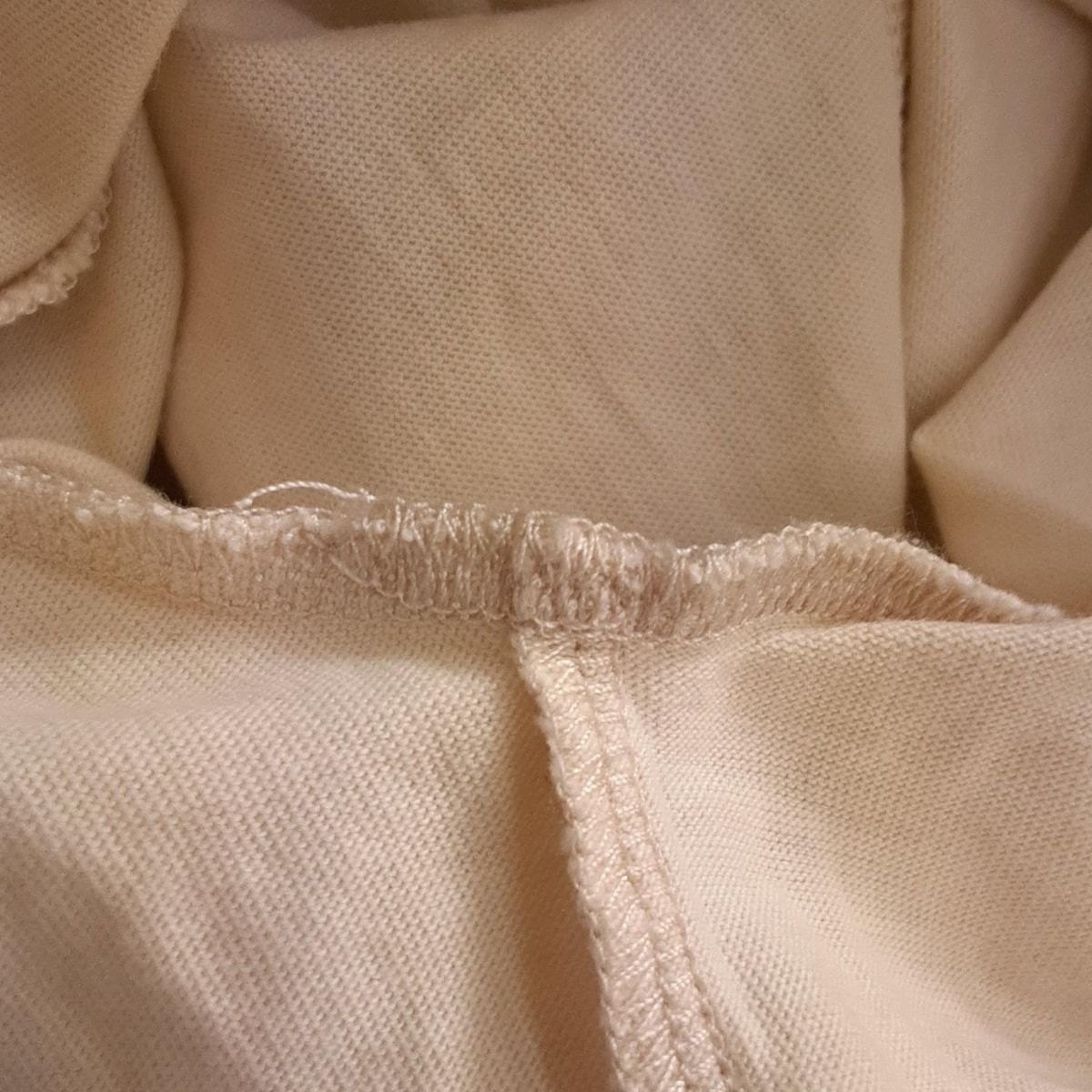 アイボリー×ゴールド クルーネック