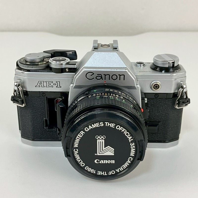 Canon キヤノン AE 1 シルバー LENS FD 50 mm F 4 1980オリンピックキャップ MF ー眼レフ フィルムカメラ