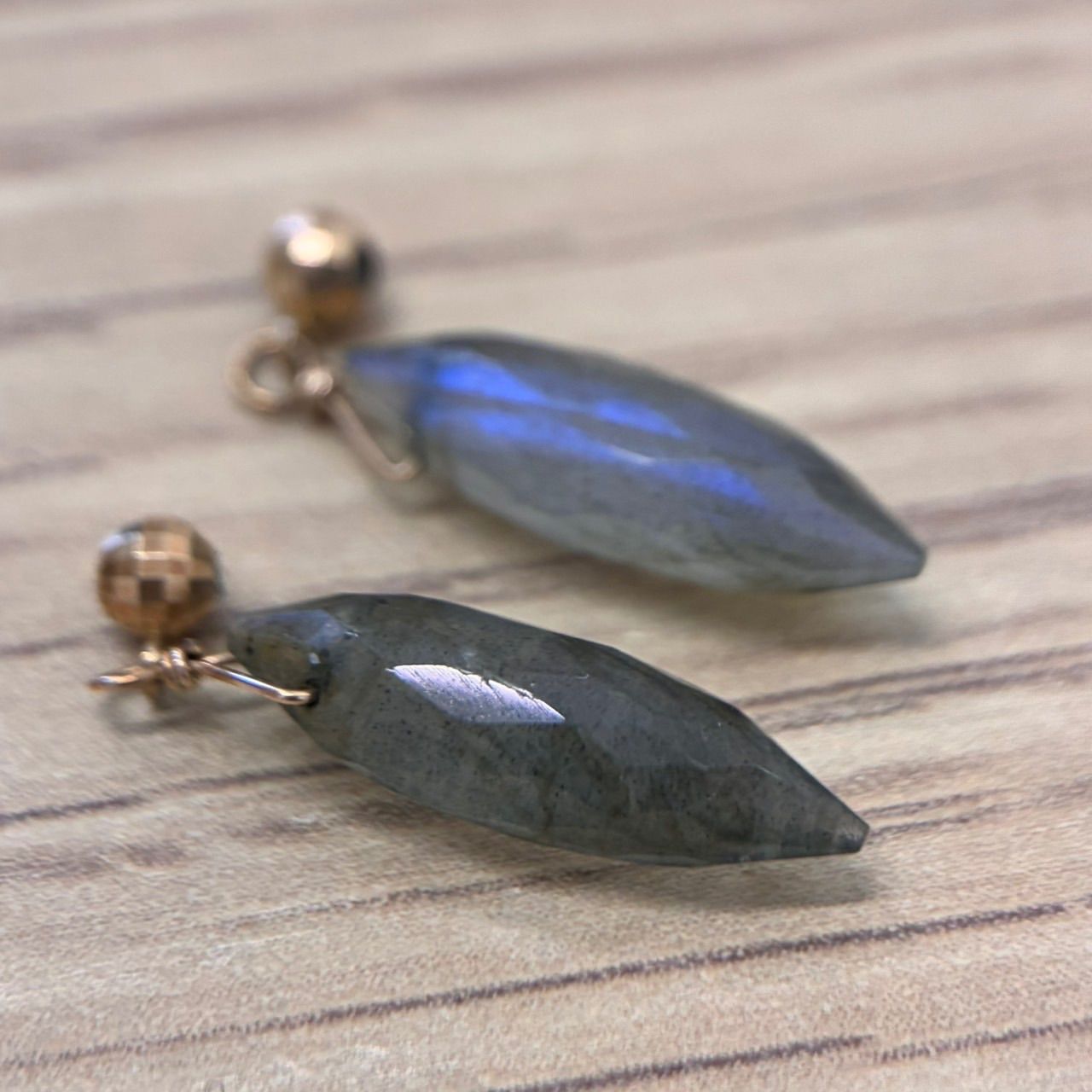 Y1107]アガット agete ピアスチャーム ラブラドライト - メルカリ