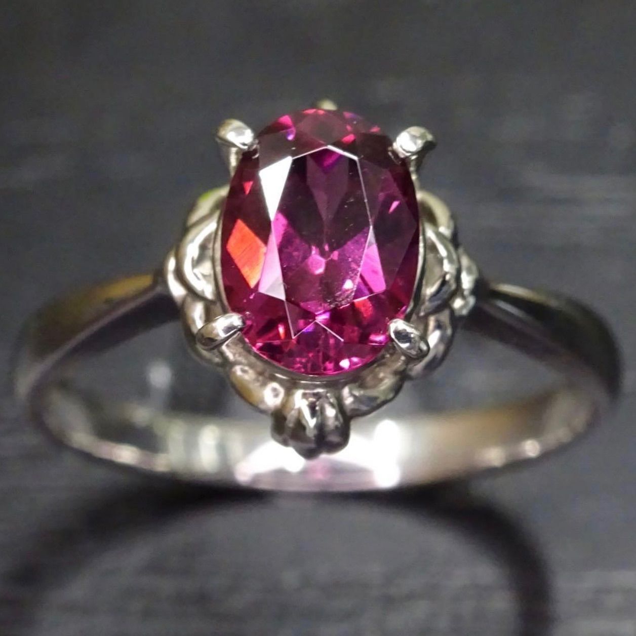 プラチナ pt 900 天然ガーネット1.05 ct デザイン リング 指輪 約10号半 総重量約3.30 g ジュエリー 宝石 貴金属 ジュエリーショッププライス Shops