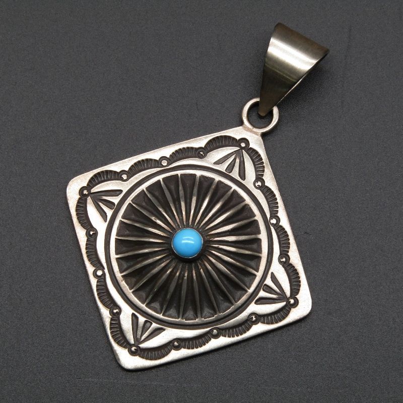Herman Smith ナバホ族 ペンダント スリーピングビューティーターコイズ ハーマンスミス スタンプワーク シルバー 80007209